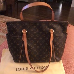 Louis Vuitton Totally Monogram MM